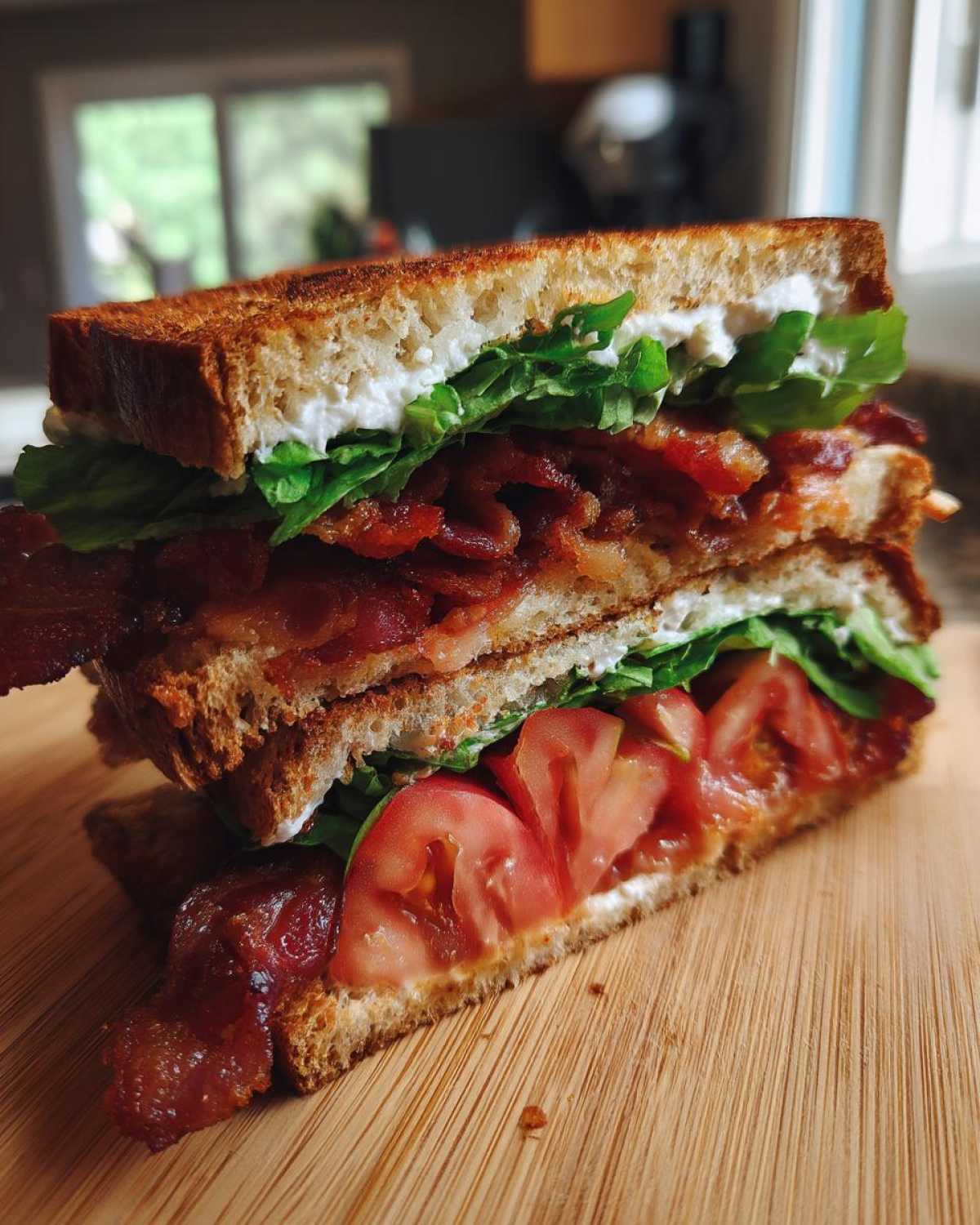 The Ultimate BLT Sandwich on Toasted Bread - detail 2