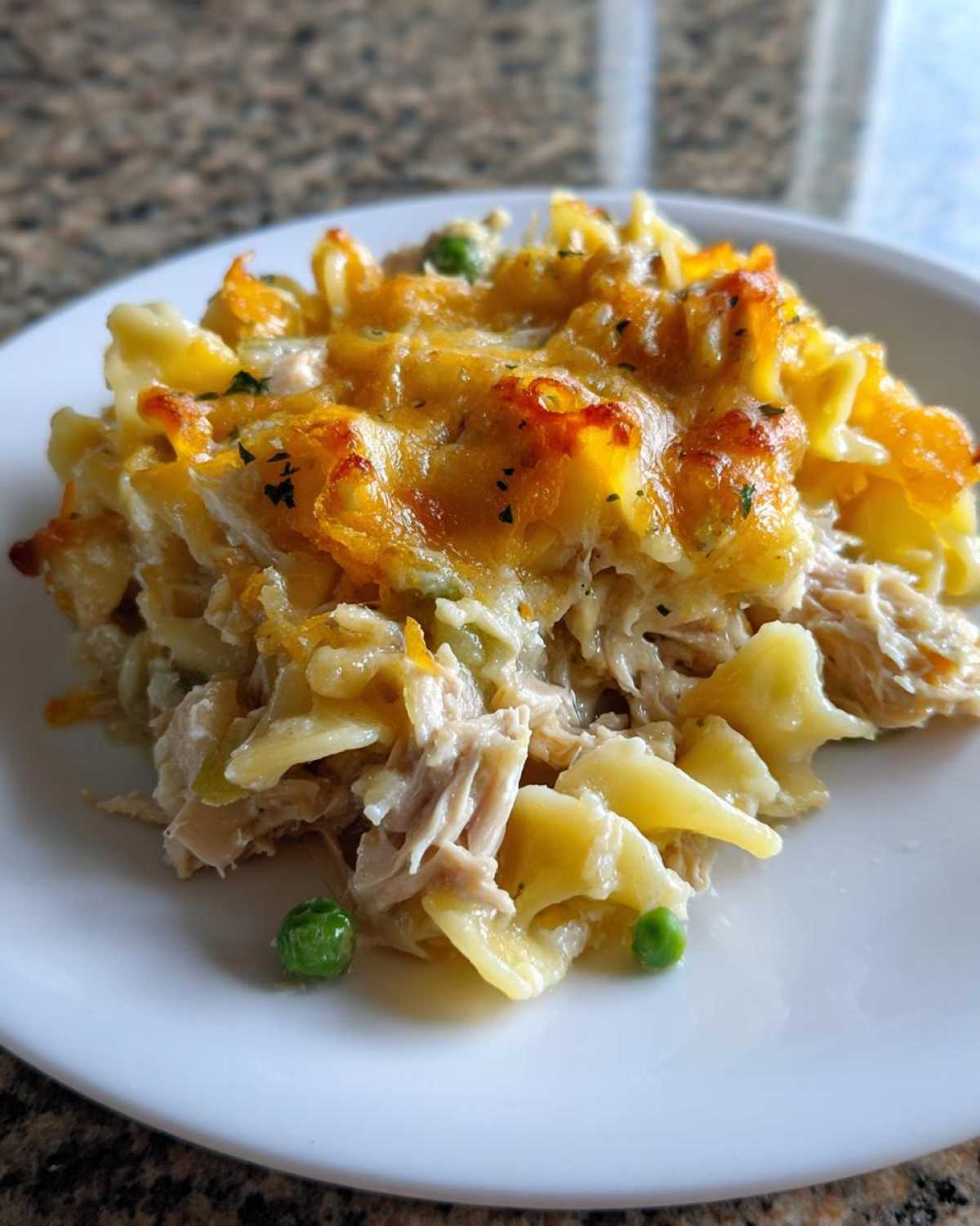 Classic tuna noodle casserole - detail 3