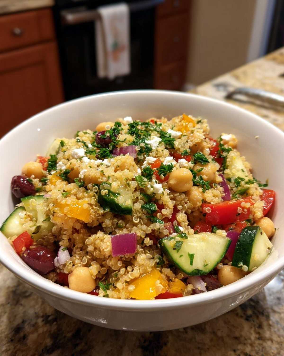 Mediterranean Quinoa Salad with Chickpeas - detail 1