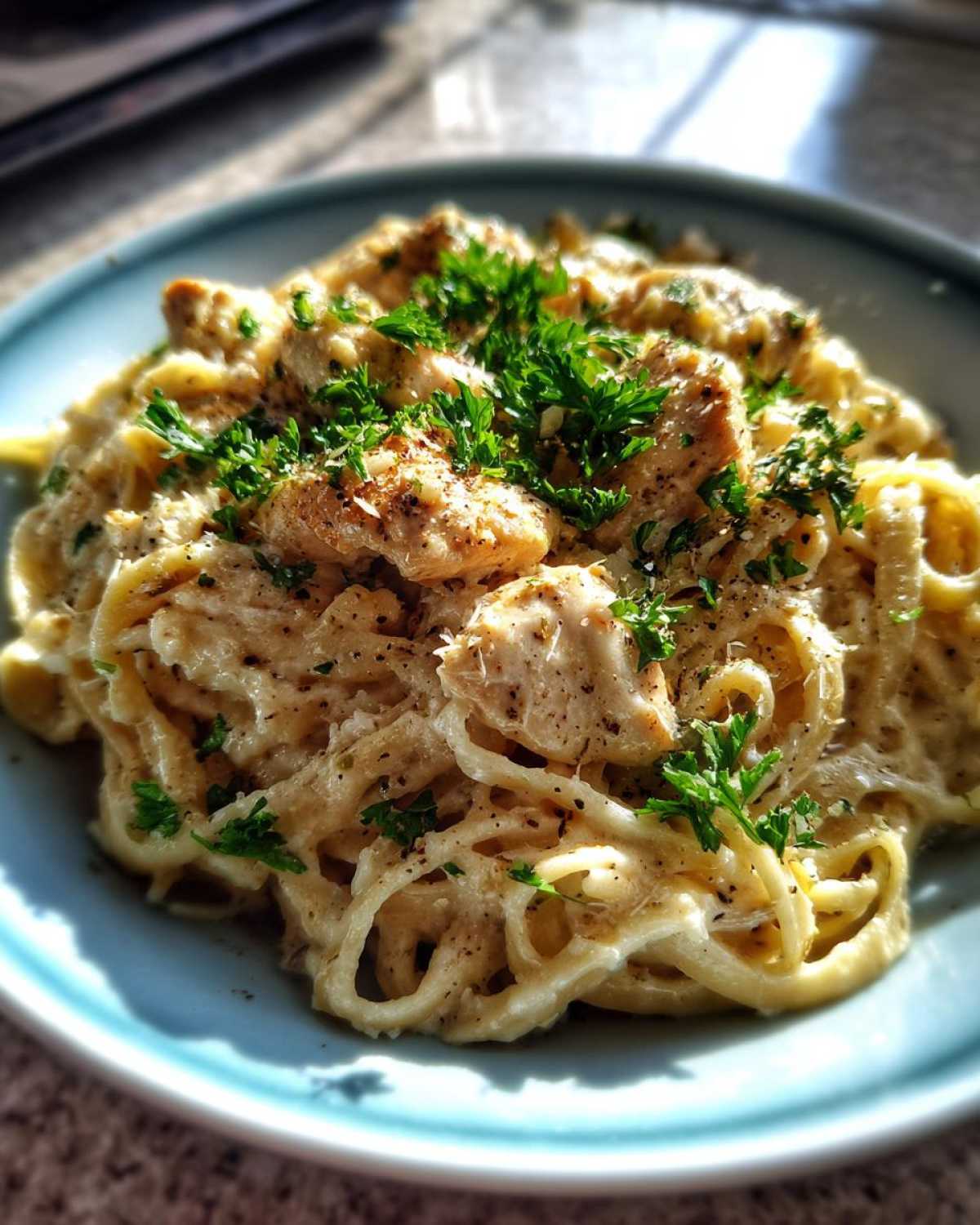 One-Pot Garlic Parmesan Chicken Alfredo - detail 2