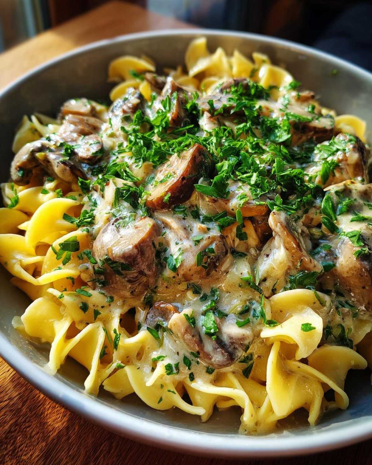 Creamy Mushroom Stroganoff (Meatless One-Pot Dinner) - detail 2