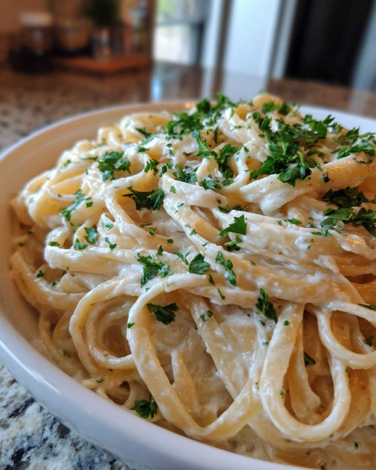 Creamy Cauliflower Alfredo (Low-Calorie Pasta Swap) - detail 3