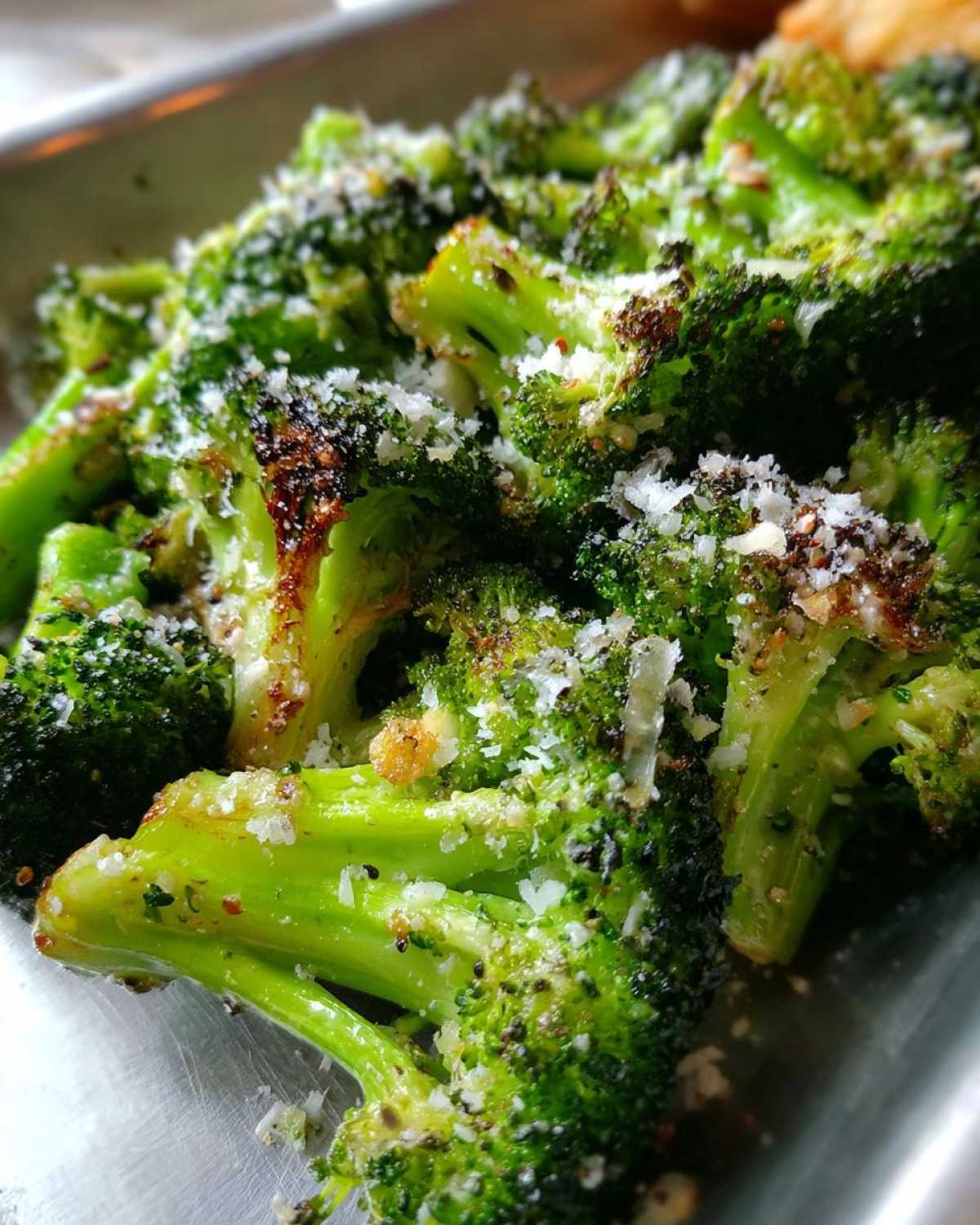 Garlic Parmesan Roasted Broccoli (10 Min) - detail 1