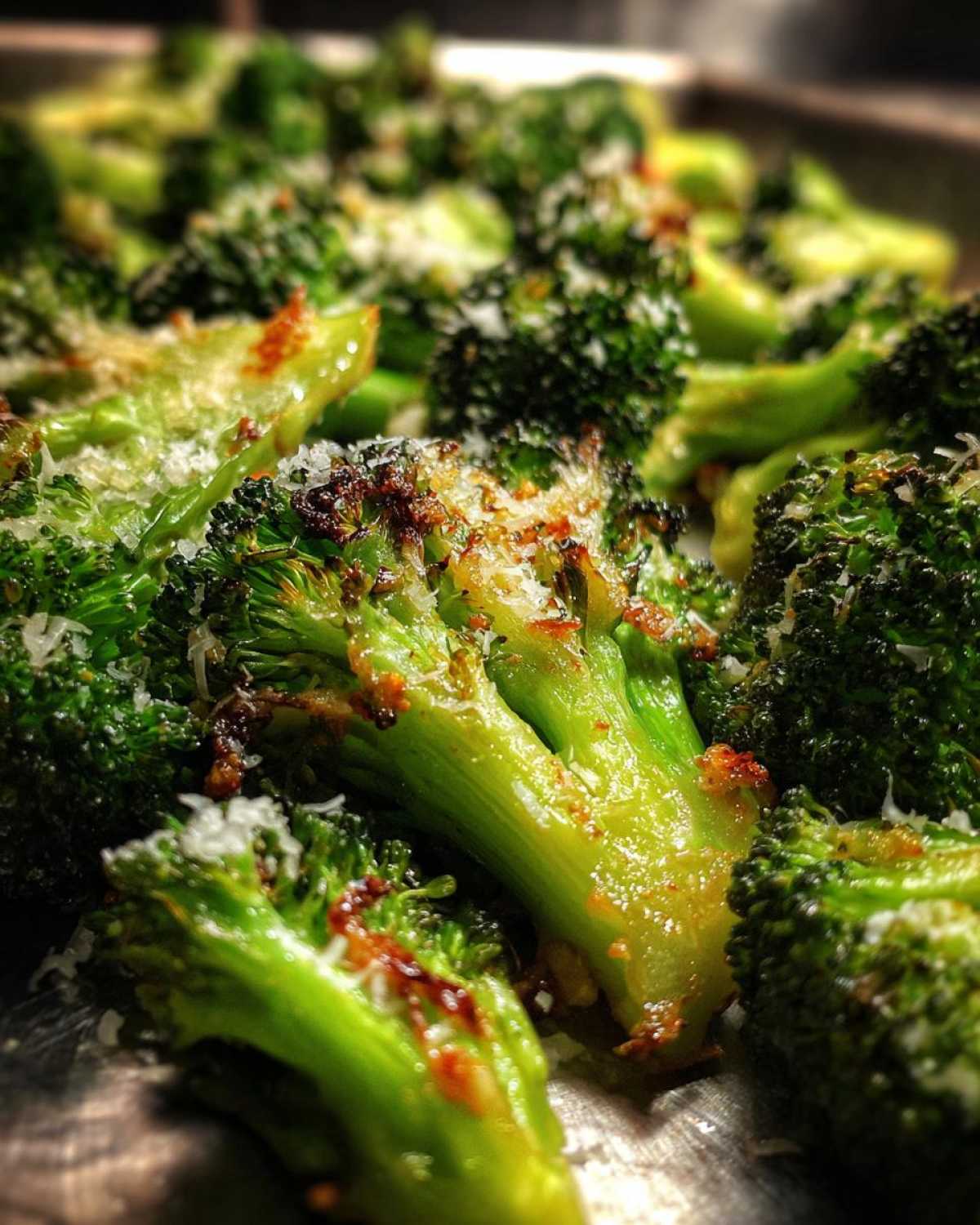 Garlic Parmesan Roasted Broccoli (10 Min) - detail 3