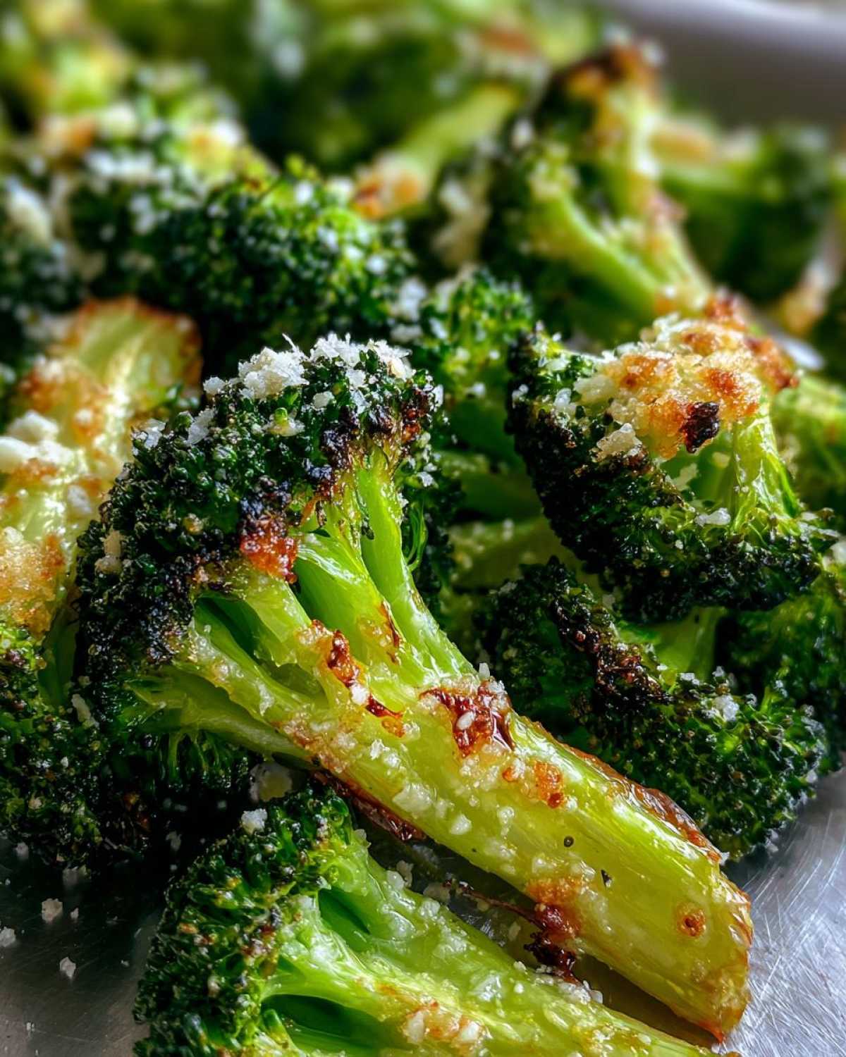 Garlic Parmesan Roasted Broccoli (10 Min) - detail 4